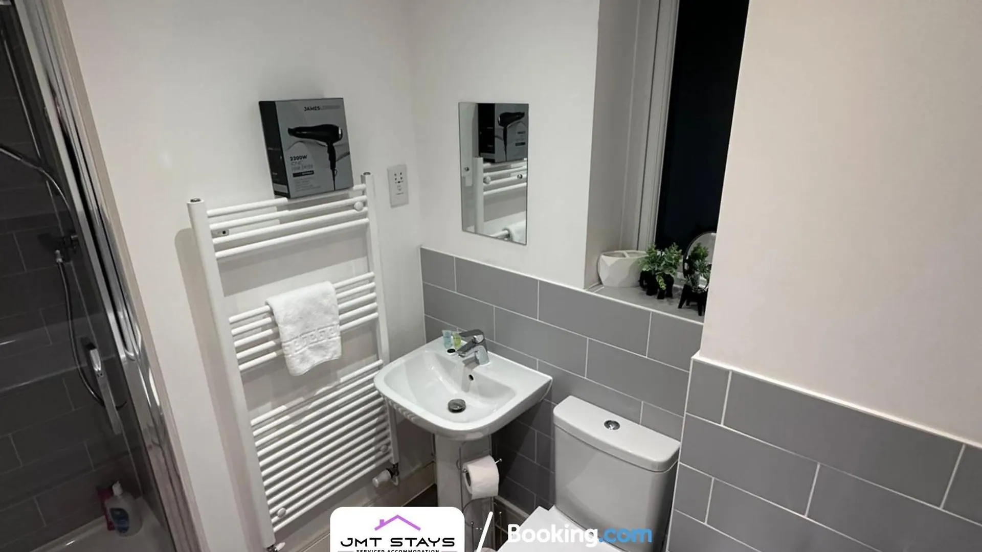Exclusive Deal For Extended Stays By Jmt Stays L Swansea Short Lets And Serviced L With Garden Sketty 0*,  United Kingdom